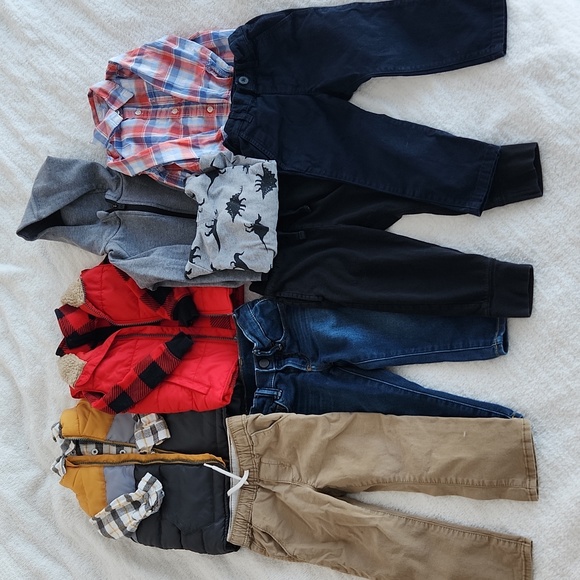 GAP Other - Bundle / Lot of four 2T outfits.  11 separate pieces for 2 year old boys